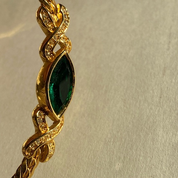 Vintage gold tone SWAROVSKI emerald green color crystal statement necklace - Picture 6 of 10
